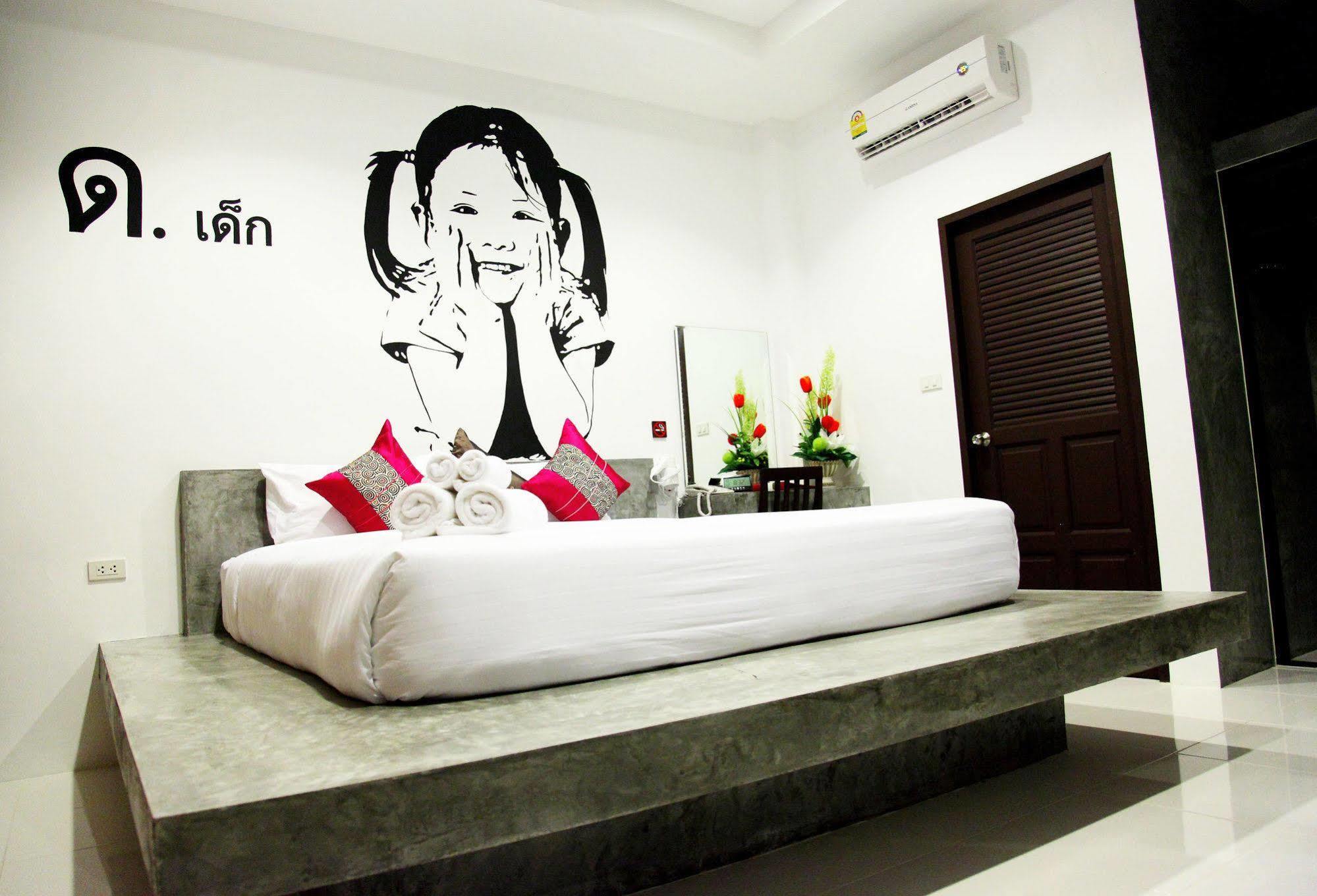 Alphabeto Resort Nai Harn Exterior foto